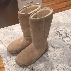 Women’s Size 7 Tall UGG boots 🌸 Open to offers 🌸